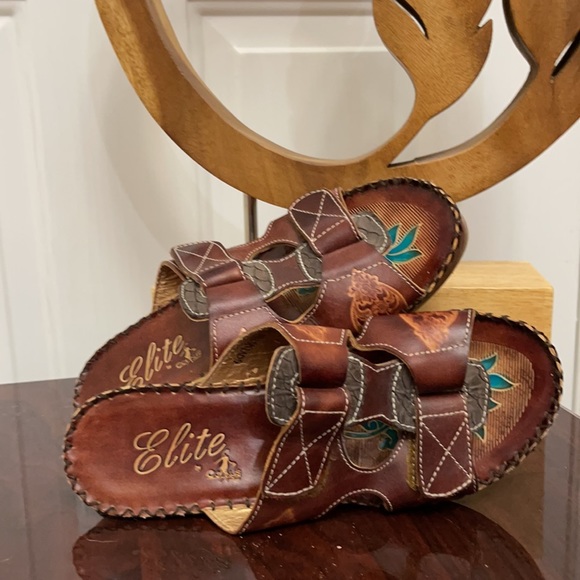 Corkys Elite Women’s Sandals Covington - Brown Tooled Leather - 8M - Picture 3 of 9